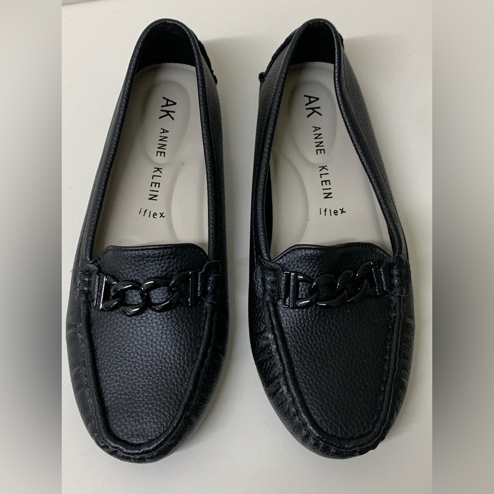 Women’s 9 M Anne Klein iflex Vegan Black Pebbled Leather Metal Chain Loafers